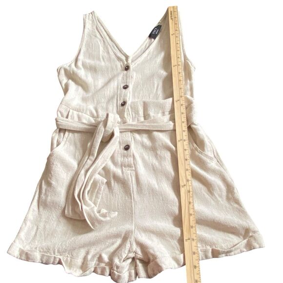Vici Viscose and Linen Blend Belted Romper Sleeveless V-neck Buttons Cream Sz M - Picture 9 of 9
